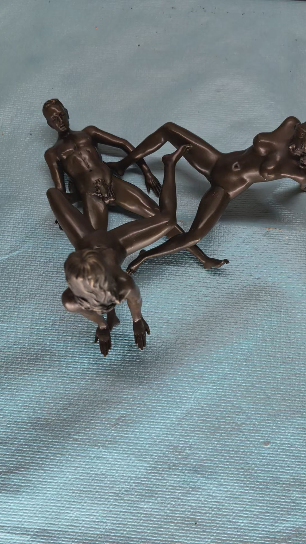 Moderne Bronzefigur Figurengruppe – Drei Personen, Liebhaberstück, Edles Sammlerobjekt