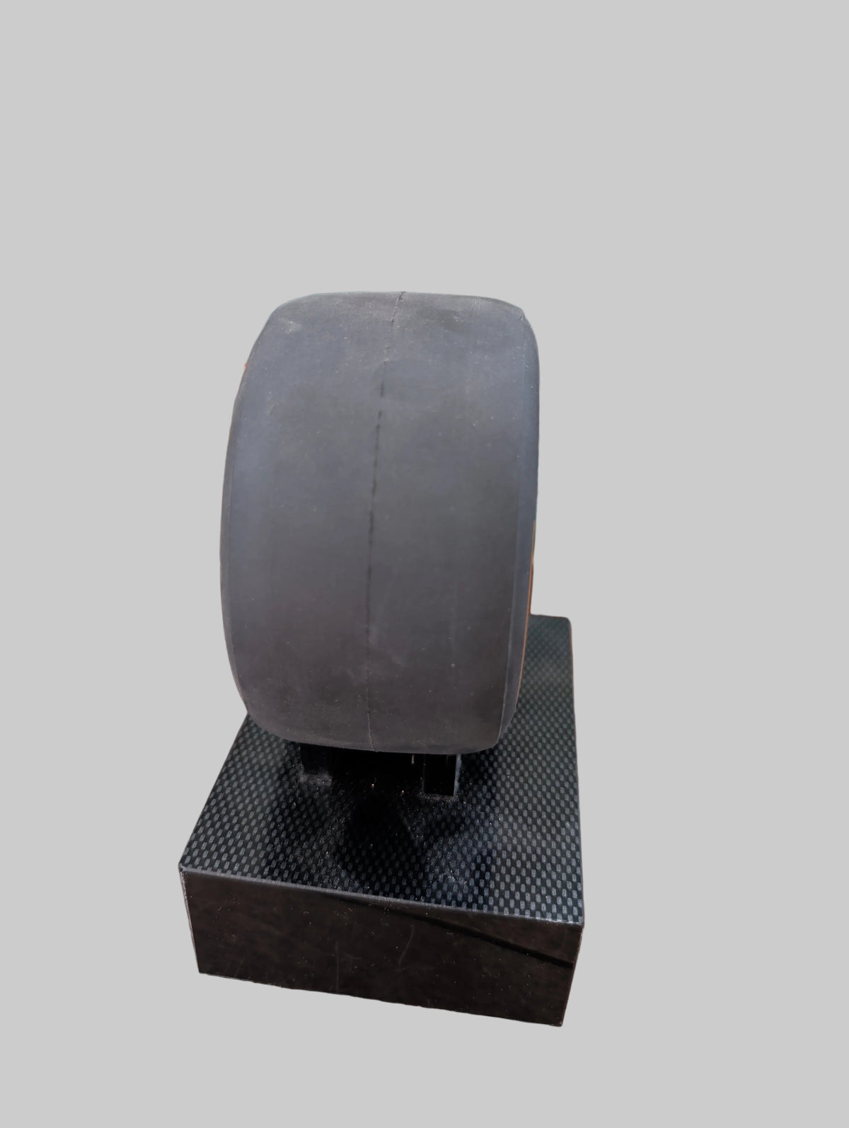 PIRELLI SUPER HARD F 1  REIFEN STÄNDER UND ORIGINALKARTON