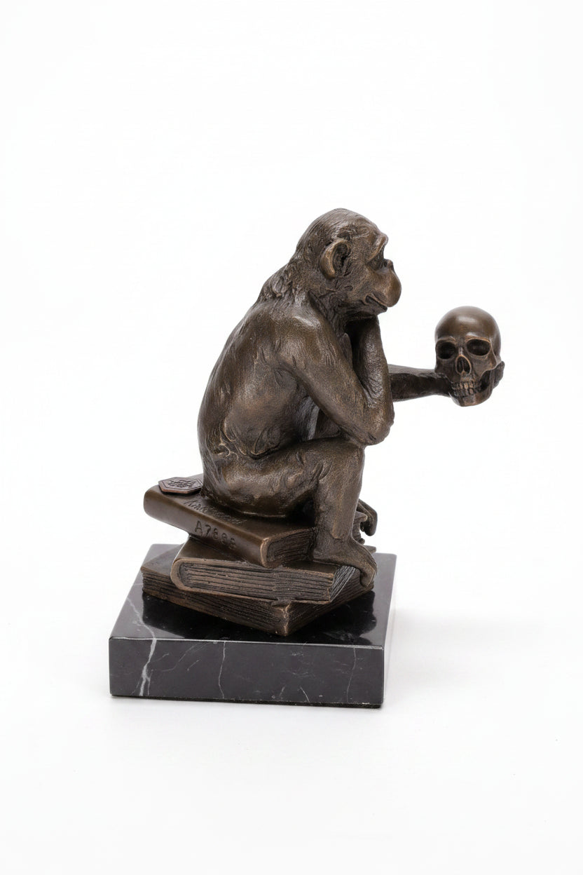 Figurine moderne en bronze, Singe pensif avec crâne – Signée, 100% bronze, 15 cm