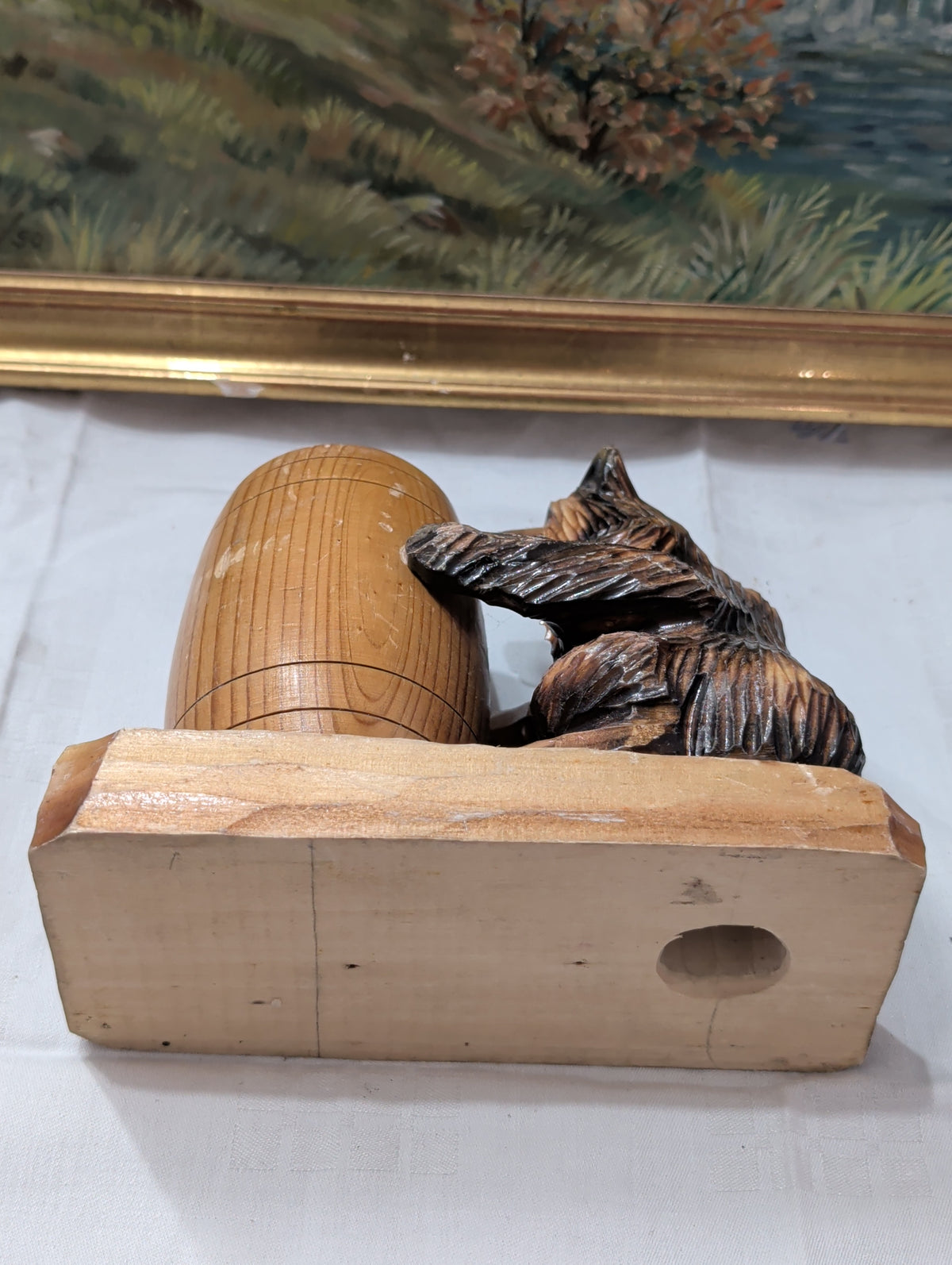 Figurine vintage en bois – Ours avec baril à cure-dents, hauteur 11 cm