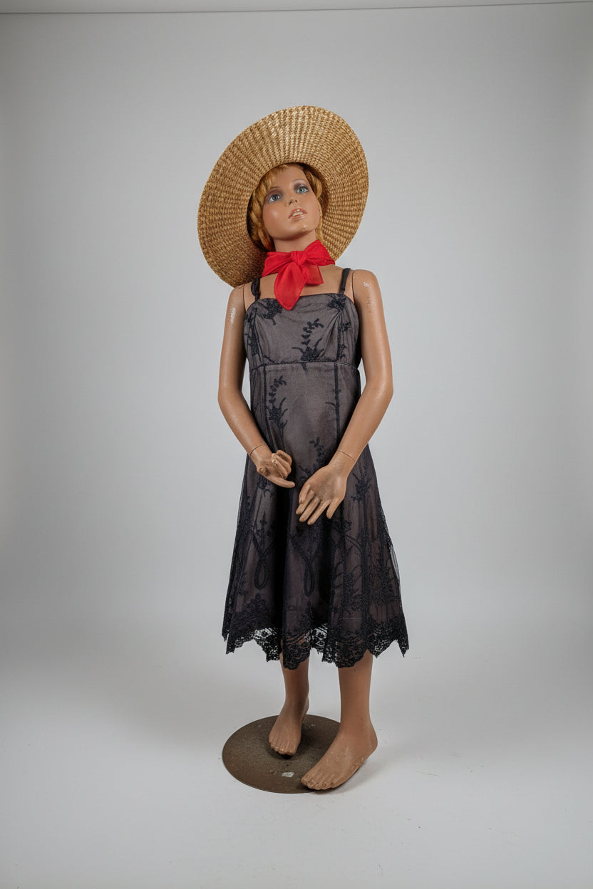 Enfant mannequin avec robe et chapeau – Ancien, pièce de collection