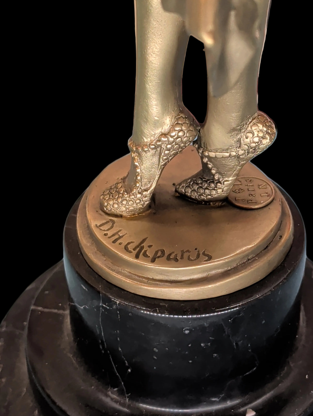 Figurine en bronze doré – 45 cm, Pièce de collection raffinée