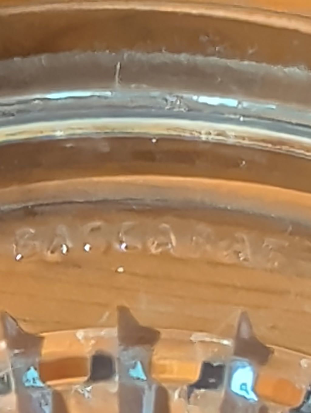Originaler Baccarat Untersetzer – Gepresstes Glas – 14 cm – Vintage Sammlerstück
