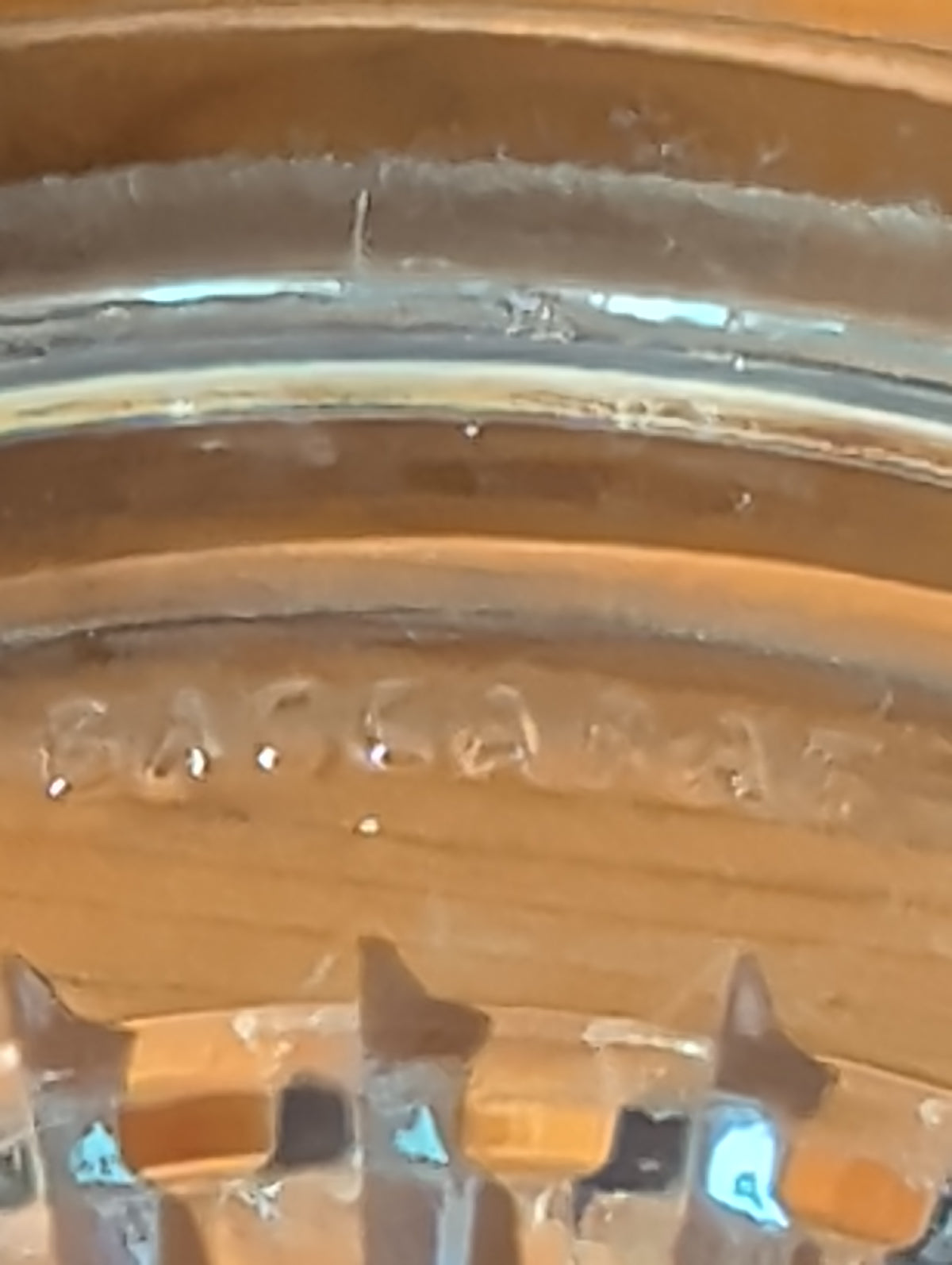 Originaler Baccarat Untersetzer – Gepresstes Glas – 14 cm – Vintage Sammlerstück