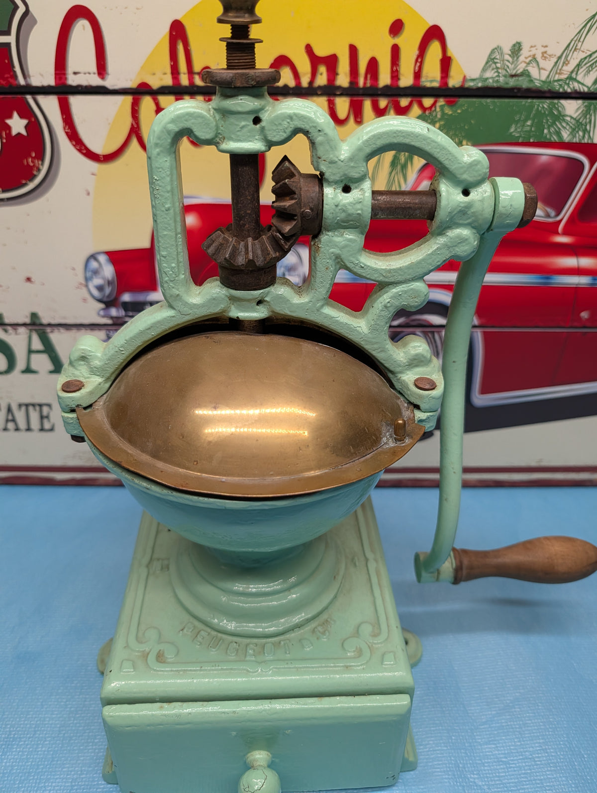 Moulin à café ancien en fonte Peugeot – Géant, pièce de collection rare