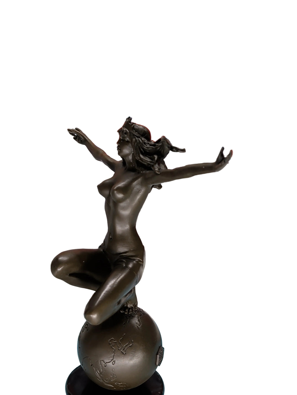 Figurine moderne en bronze Déesse de la Terre sur globe – Signée, Marquée, 100% bronze, 26 cm