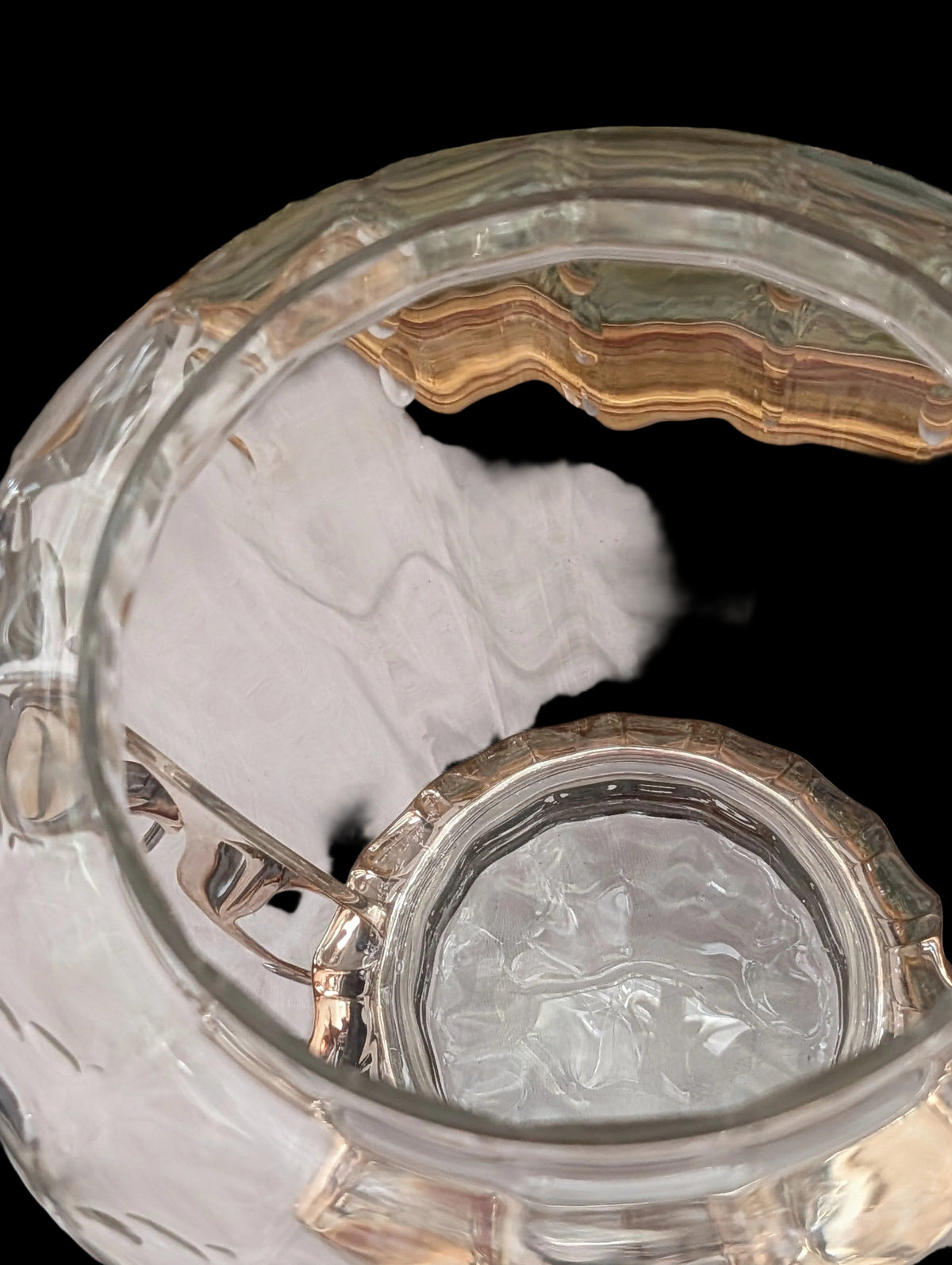 Amphore en verre avec couvercle argenté