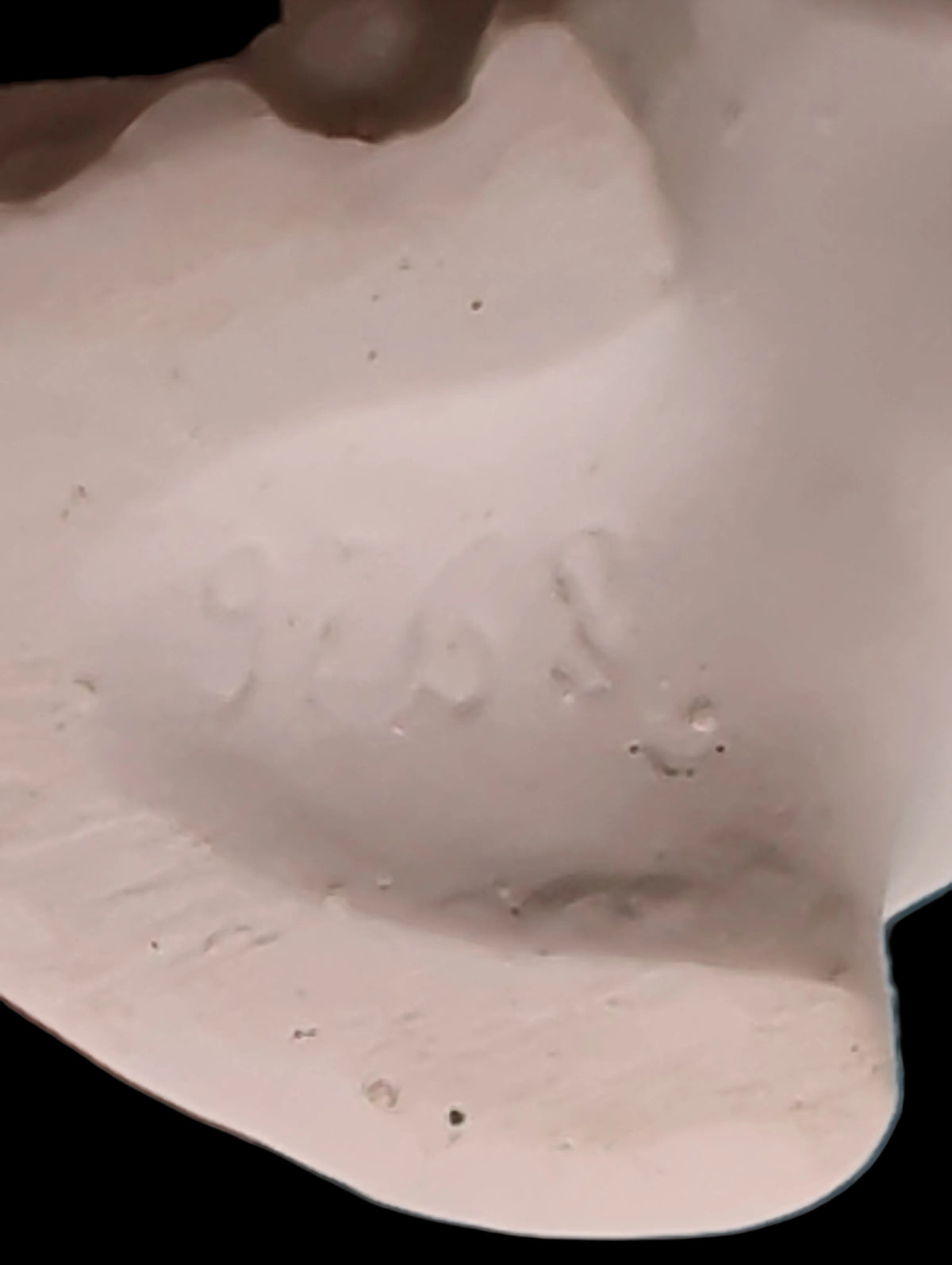 Figurine en biscuit de porcelaine – Pièce de collection numérotée