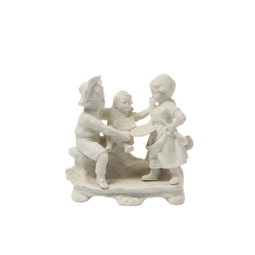 Antike Biskuit Porzellan Figurengruppe – 3 Spielende Kinder – 11 cm – 19./20. Jh.