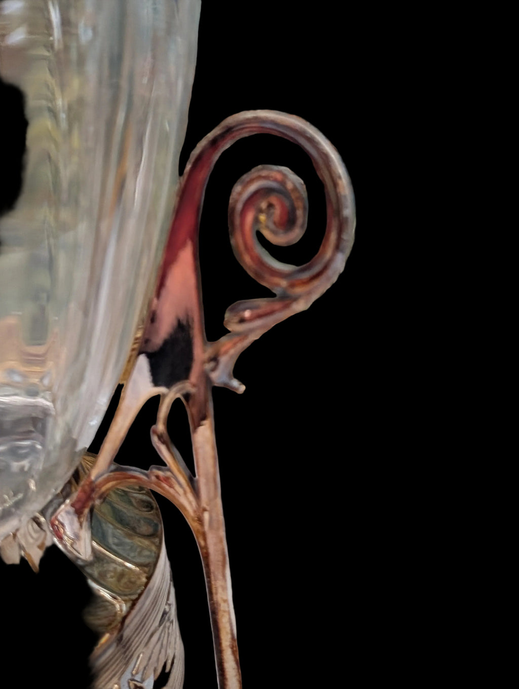 Amphore en verre avec couvercle argenté