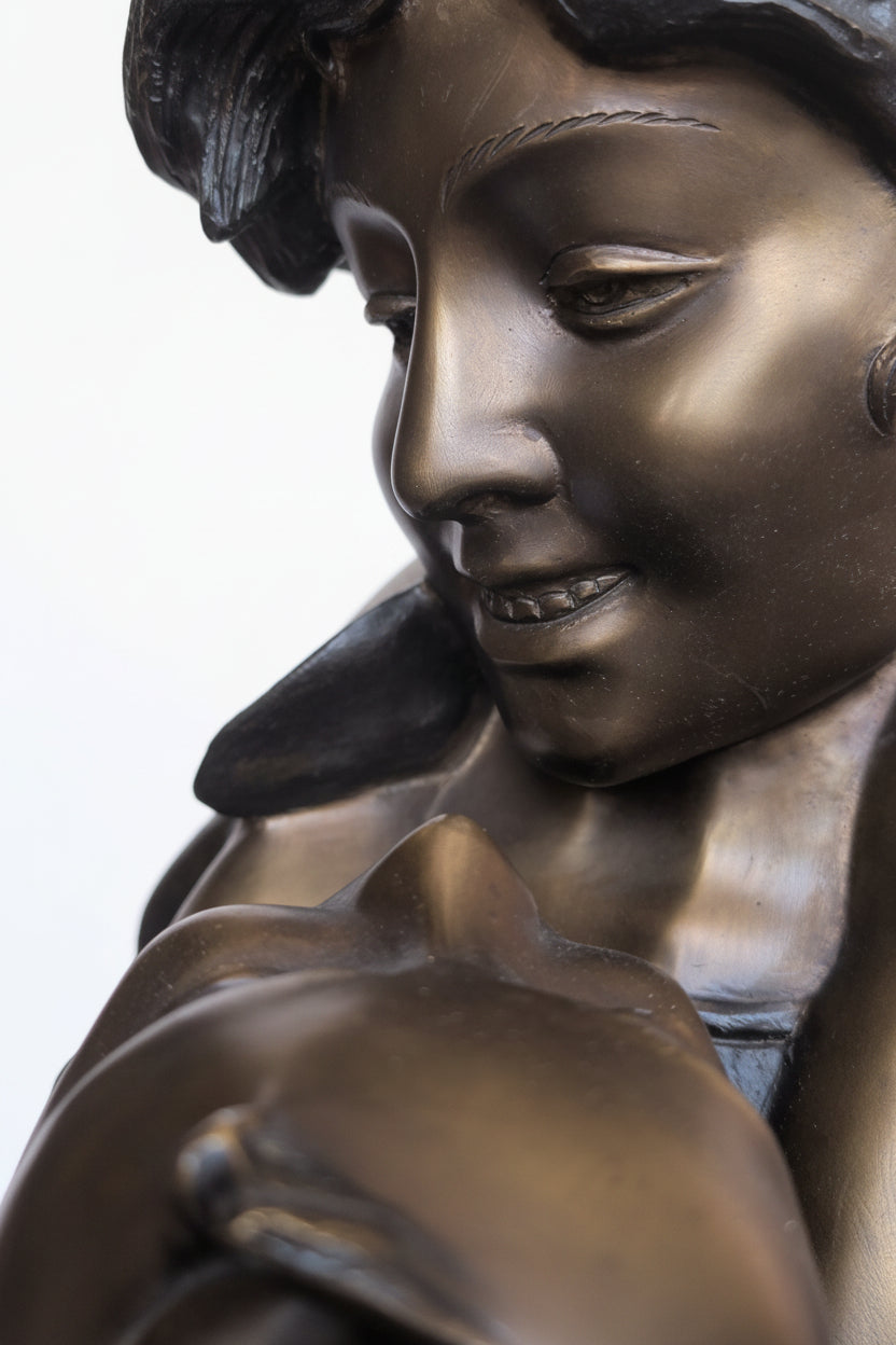 Figurine mère et enfant sur socle en marbre – Bronze ou zinc moulé, 47 cm
