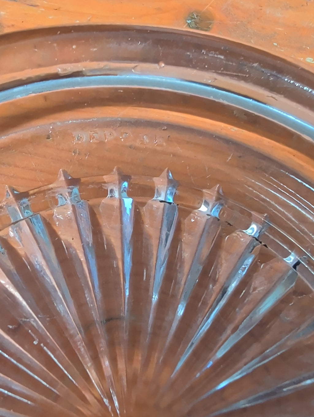 Originaler Baccarat Untersetzer – Gepresstes Glas – 14 cm – Vintage Sammlerstück