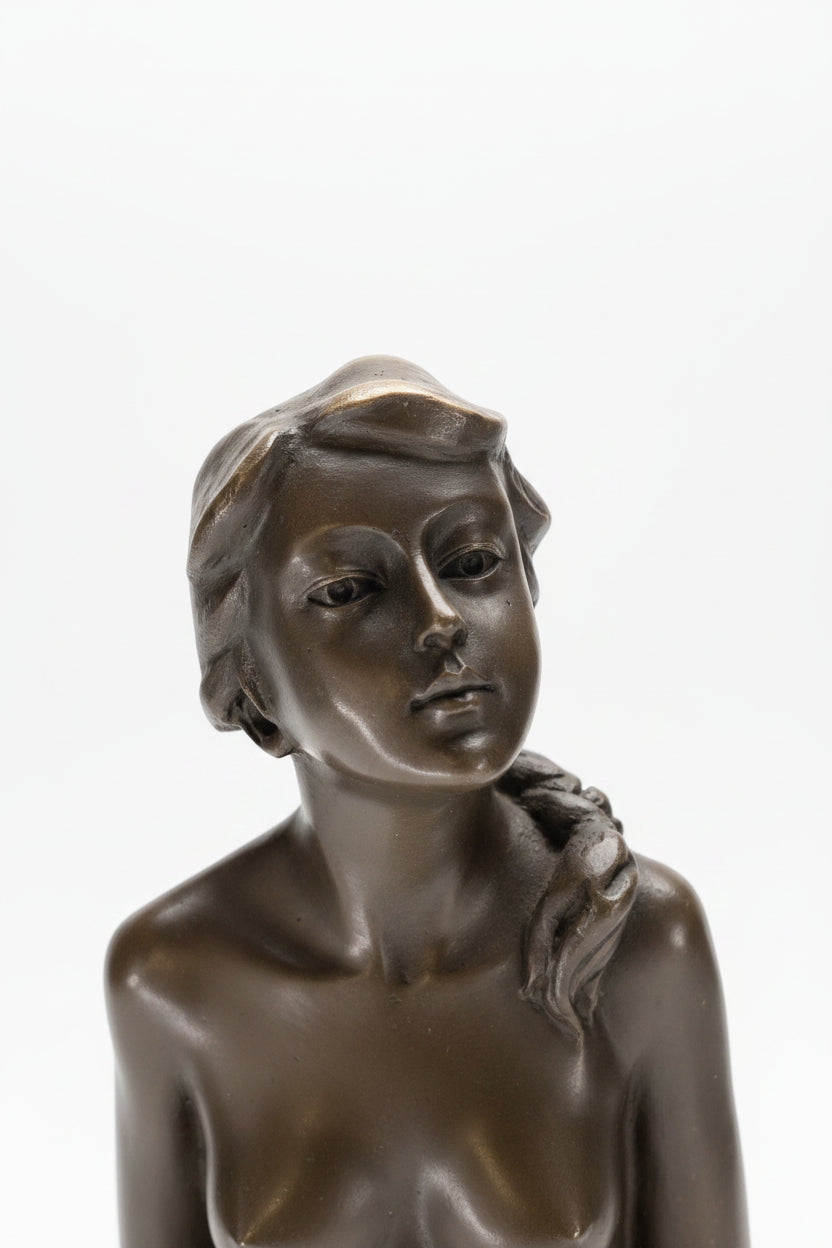 Sculpture moderne en bronze femme sur socle rond en marbre - Signée, 100% bronze, 21 cm