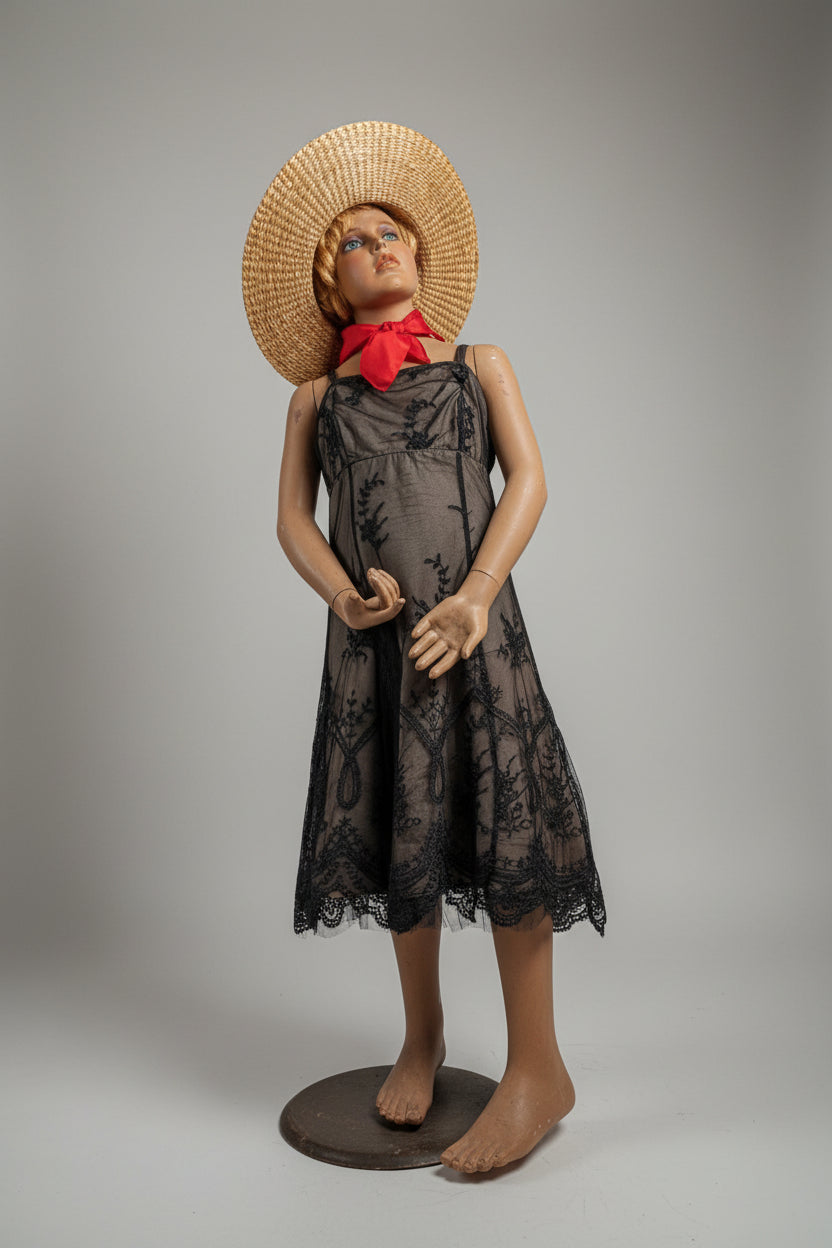 Enfant mannequin avec robe et chapeau – Ancien, pièce de collection