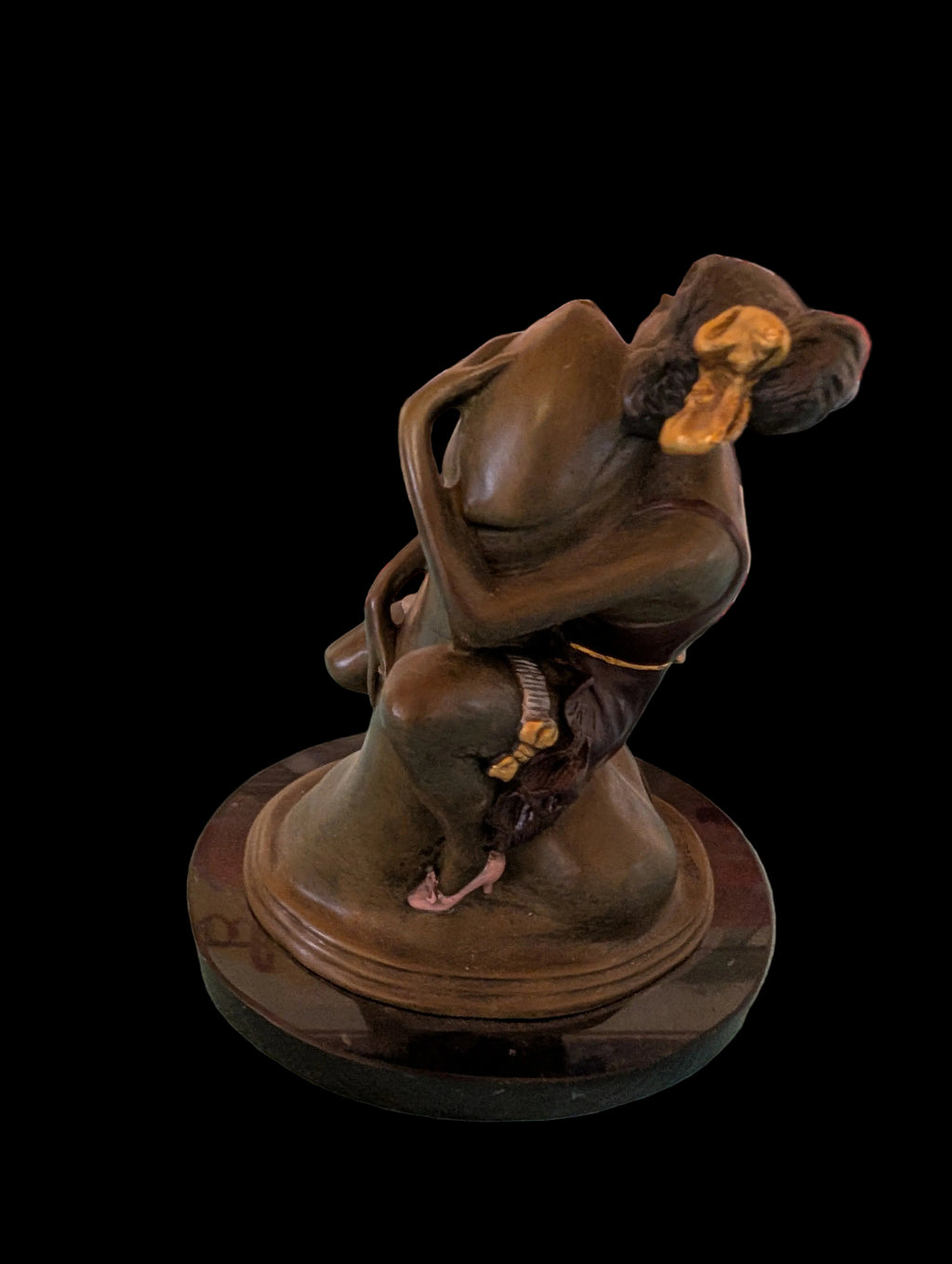 SUPERBE SCULPTURE ÉROTIQUE EN BRONZE D'UNE FEMME ÉTREIGNANT UN PHALLUS