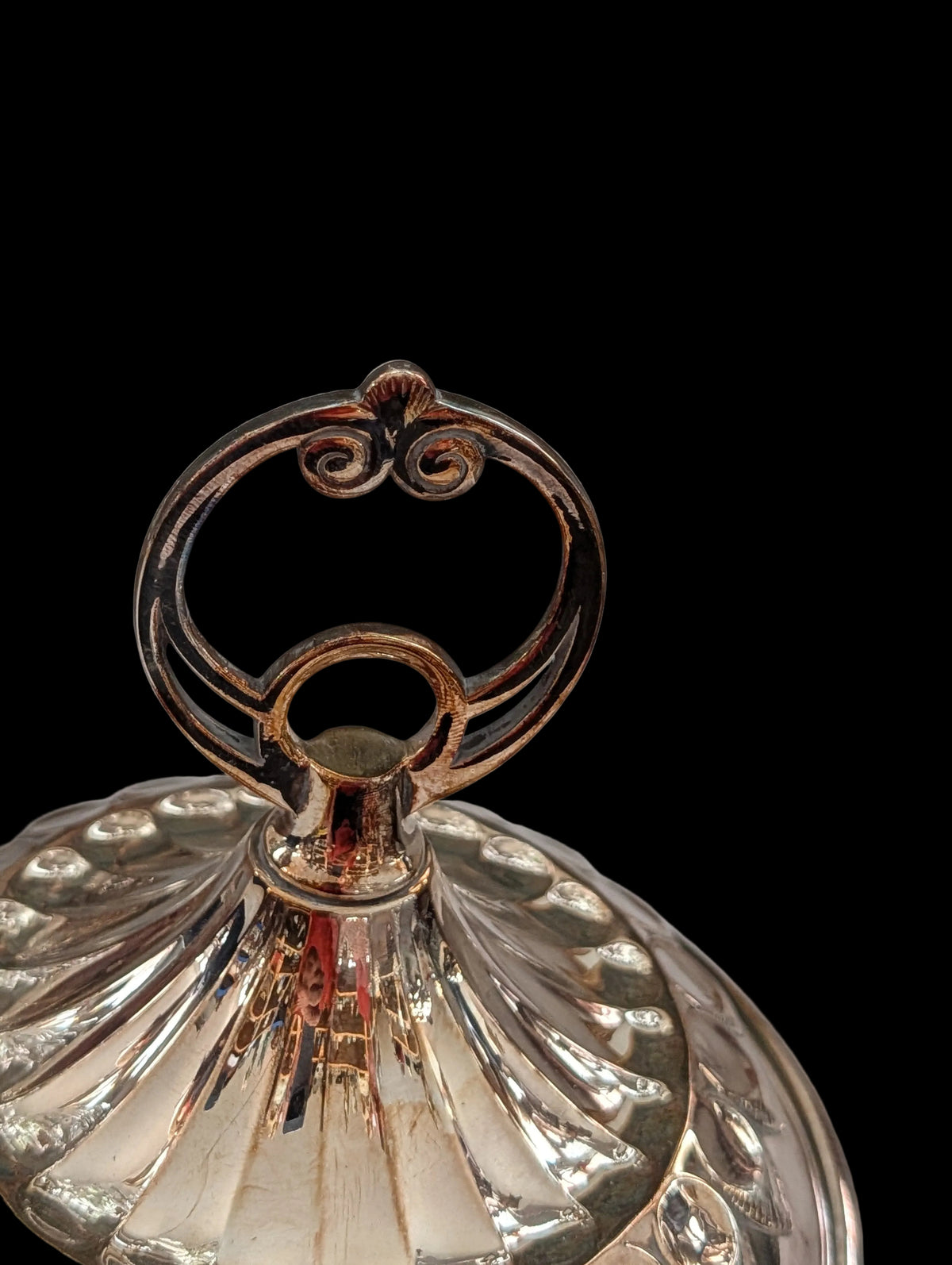 Amphore en verre avec couvercle argenté