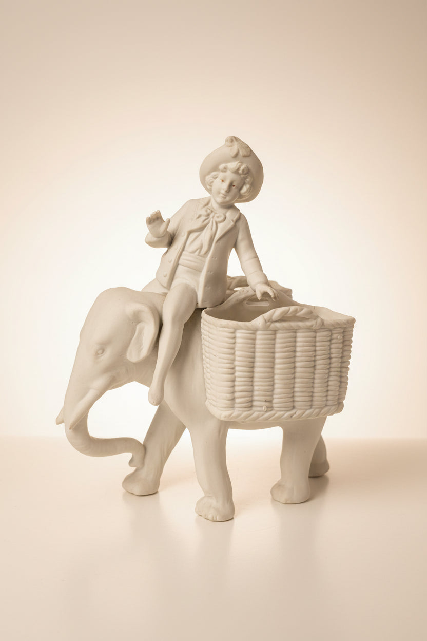 Rare figurine en biscuit de porcelaine de la fin du XIXe siècle