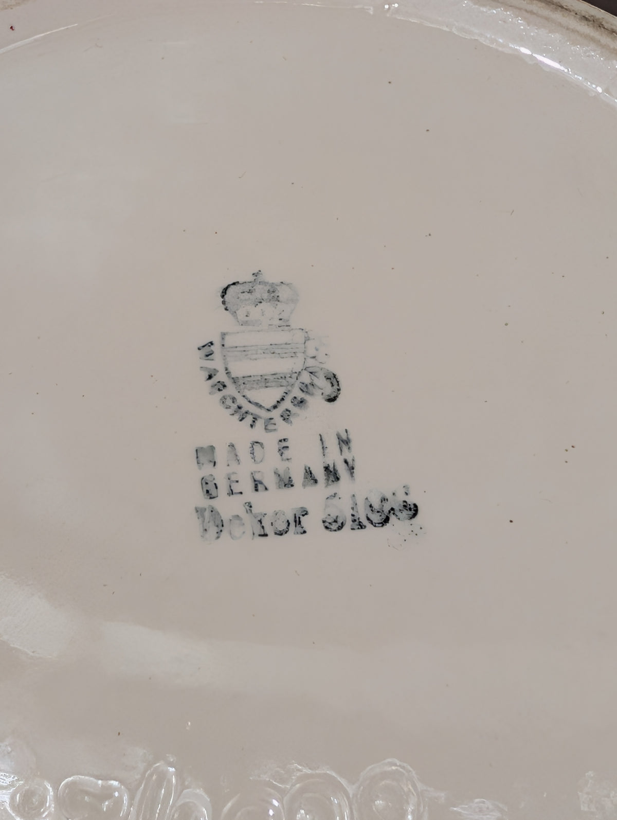 Sucrier antique en porcelaine colorée – Marqué, pièce de collection