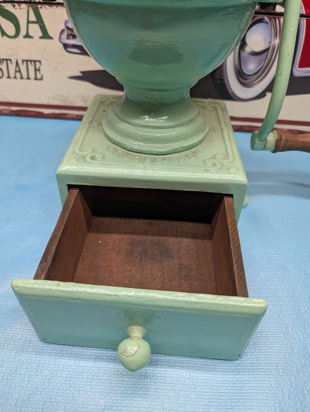Moulin à café ancien en fonte Peugeot – Géant, pièce de collection rare