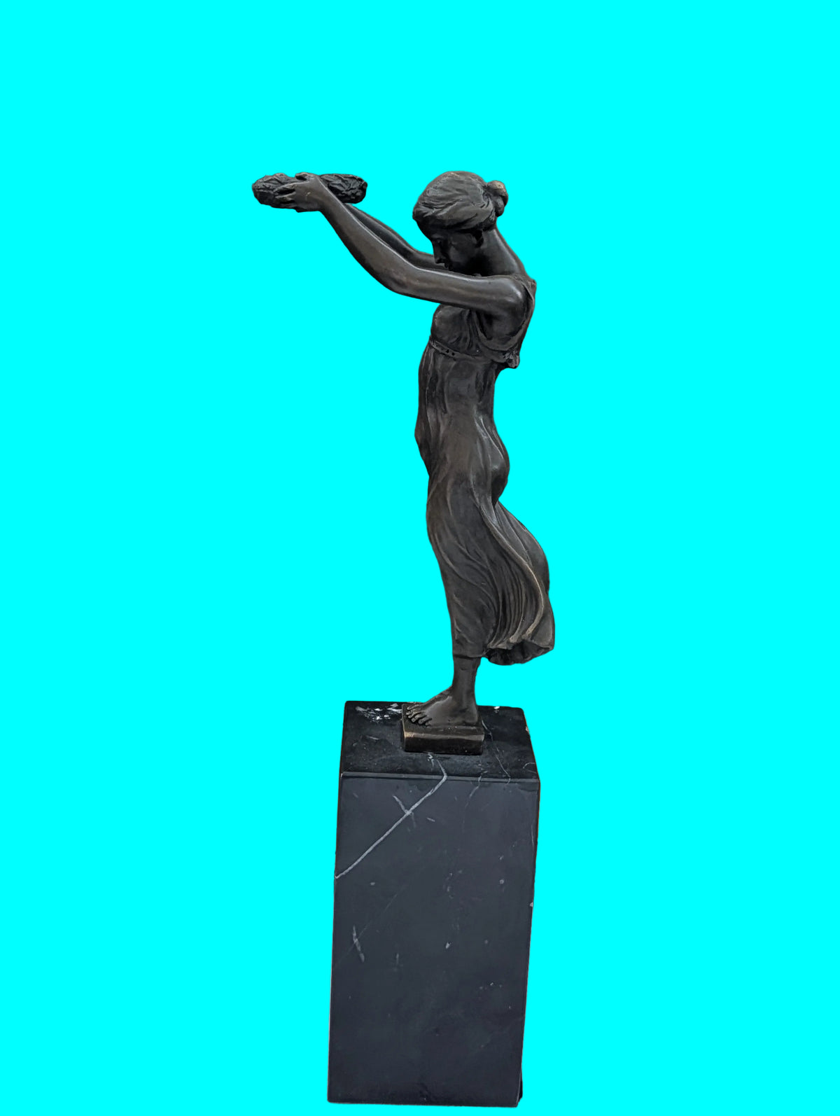 Bronzefigur auf Marmorsockel – Edles Sammlerstück