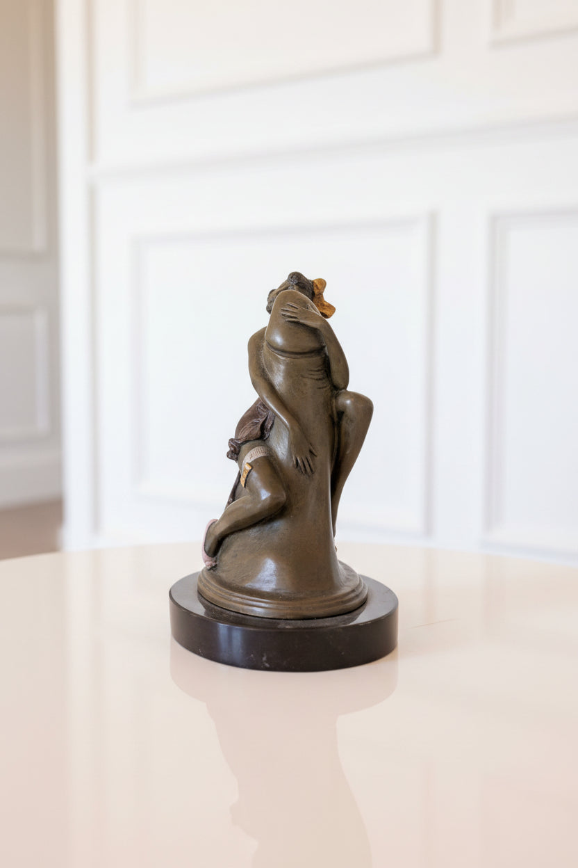 TOP EROTISCHE BRONZE FIGUR EINER LADY , DIE EINEM PHALLUS UMARMT