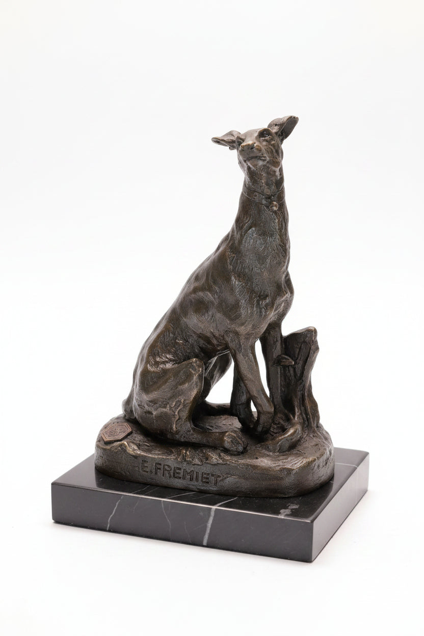 Moderne Bronzefigur Windhund auf Marmorsockel – Sammler Stück