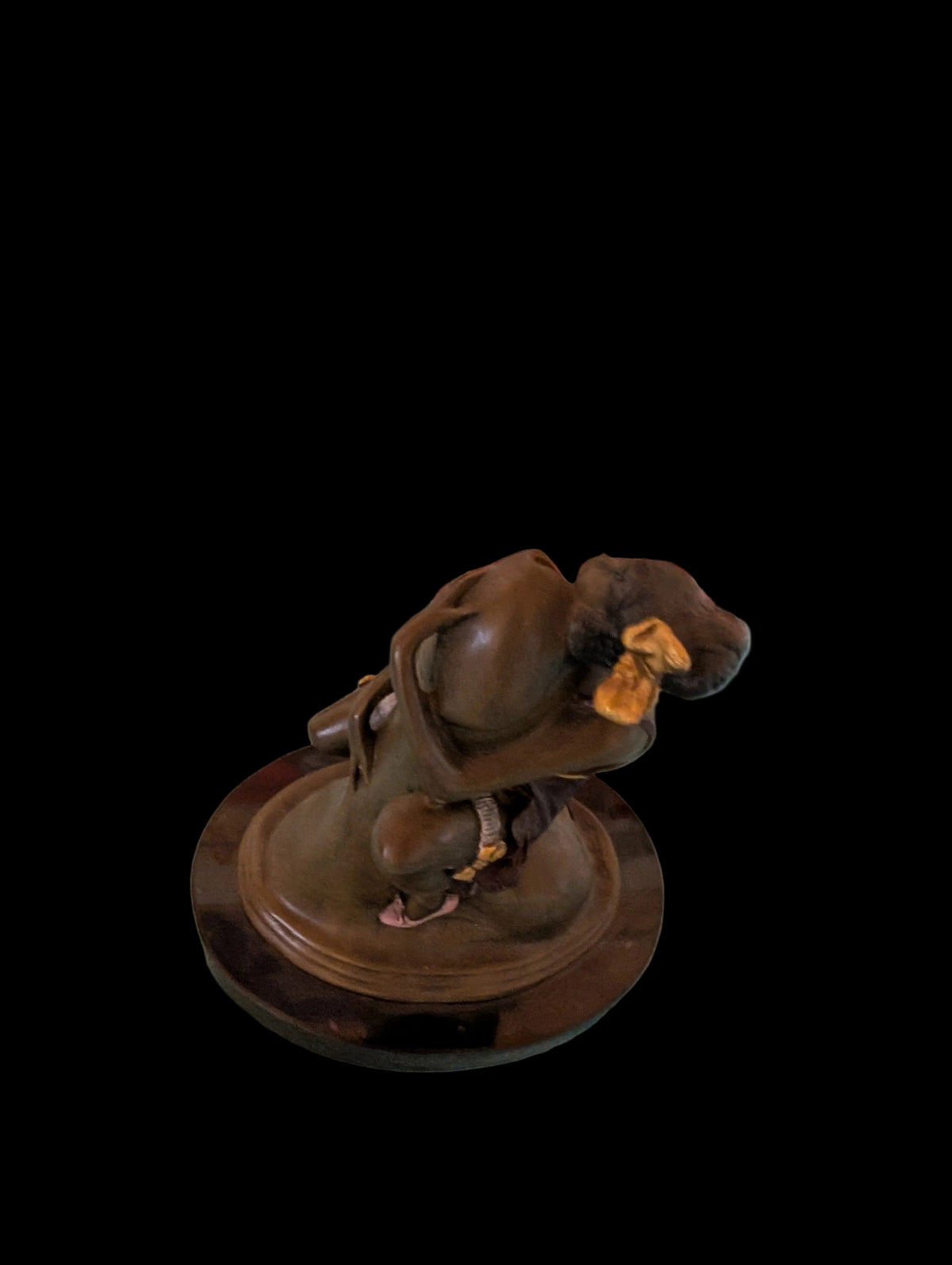 SUPERBE SCULPTURE ÉROTIQUE EN BRONZE D'UNE FEMME ÉTREIGNANT UN PHALLUS